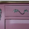 Casa Padrino Barock Kommode Rosa / Braun mit einer Schublade und 2 Türen H. 88 cm - Handgefertigt aus Massivholz- Limited Edition