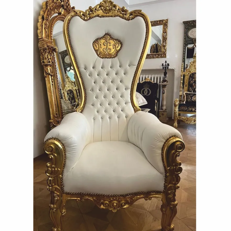 Casa Padrino Barock Kunstleder Thron Sessel und Glitzersteinen Weiß / Gold H. 182 cm