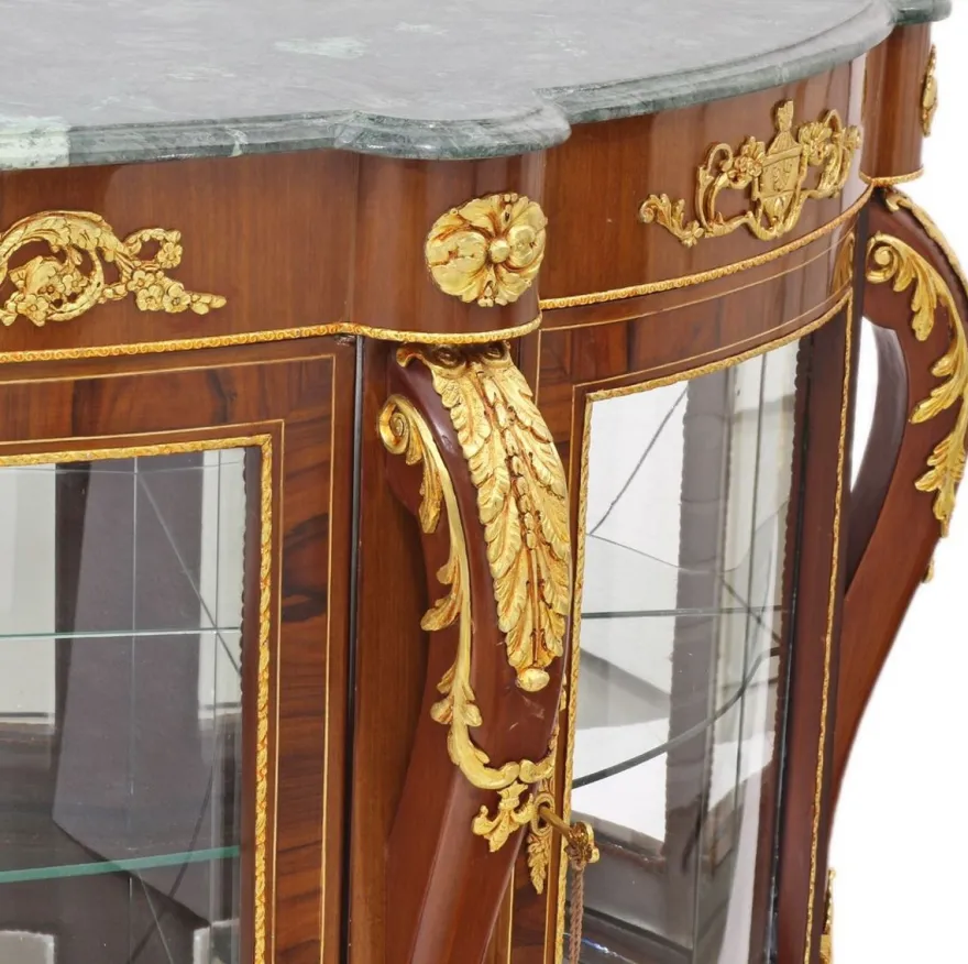 Casa Padrino Barock Massivholz Sideboard mit 4 Glastüren und Marmorplatte Braun / Gold / Grün 175 x 50 x H. 95 cm - Vitrine - Schrank - Prunkvolle Barock Möbel
