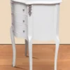 Casa Padrino Barock Nachtkommode Weiß / Silber - Massivholz Nachttisch - Beistelltisch mit 3 Schubladen - Handgefertigte Barock Möbel