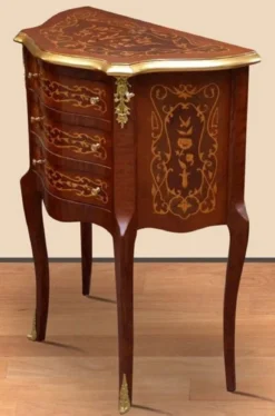 Casa Padrino Barock Nachtkommode Dunkelbraun Intarsien / Gold - Handgefertigte Massivholz Kommode im Barockstil - Antik Stil Nachttisch - Beistelltisch mit 3 Schubladen - Barock Möbel