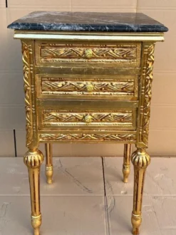 Casa Padrino Barock Nachtkommode Gold / Schwarz - Prunkvolle Barockstil Kommode mit 3 Schubladen und Marmorplatte - Barock Möbel - Schlafzimmer Möbel im Barockstil