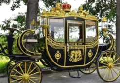 Casa Padrino Barock Pferdekutsche Schwarz / Gold / Rot - Prunkvolle Kutsche im Barockstil - Barock Hochzeitskutsche - Barock Königskutsche - Barock Möbel - Edel & Prunkvoll