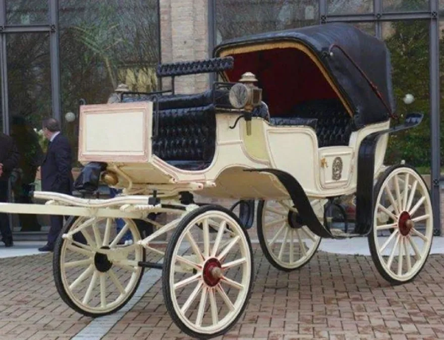 Casa Padrino Barock Pferdekutsche Creme / Beige / Schwarz - Prunkvolle Hochzeitzkutsche im Barockstil - Handgfertigte Barockstil Kutsche - Edel & Prunkvoll