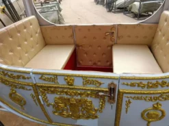 Casa Padrino Barock Pferdekutsche Weiß / Gold - Prunkvolle Kutsche im Barockstil - Barock Hochzeitskutsche - Barock Königskutsche - Barock Möbel - Edel & Prunkvoll