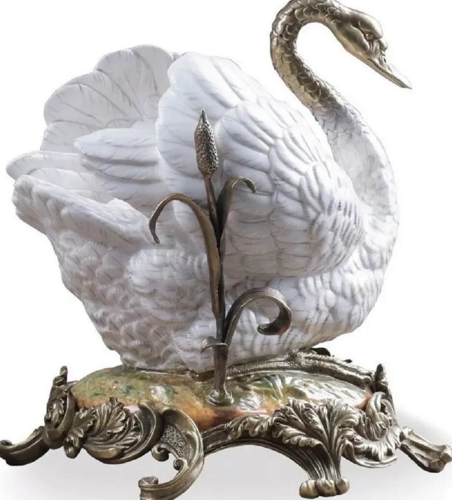 Casa Padrino Barock Porzellan Deko Figur Schwan Weiß / Bronze 20 x 18 x H. 24 cm