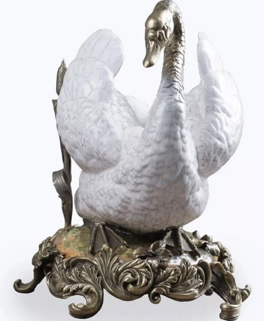 Casa Padrino Barock Porzellan Deko Figur Schwan Weiß / Bronze 20 x 18 x H. 24 cm