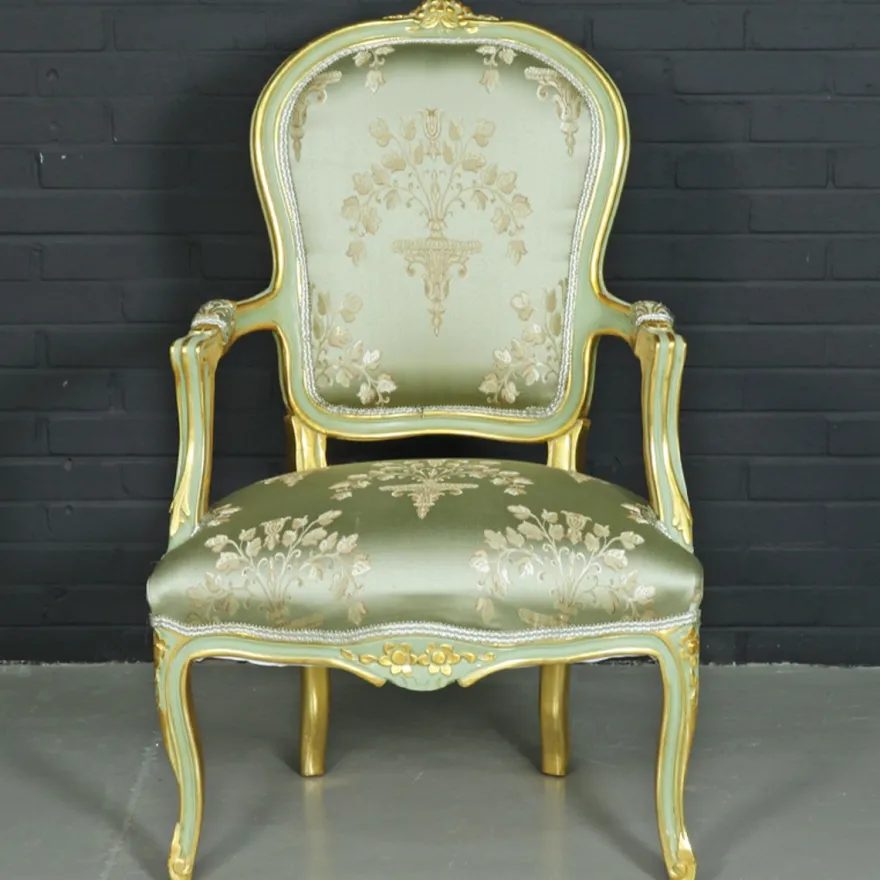 Casa Padrino Barock Salon Stuhl Medaillon Mod1 mit Armlehnen Hellgrün / Gold - Antikstil Stuhl - 67 x 68 x 98 cm