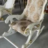 Casa Padrino Barock Schaukelsessel Grau / Braun / Creme / Weiß / Gold - Handgefertigter Schaukelstuhl mit Armlehnen und Fußstütze - Barock Möbel - Wohnzimmer Möbel im Barockstil