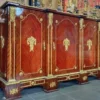 Casa Padrino Barock Schrank Braun / Gold / Creme - Barock Massivholz Wohnzimmer Sideboard mit 3 Türen - Barock Büro Schrank - Barock Möbel - Barock Einrichtung - Barockstil Wohnzimmer & Büro Möbel