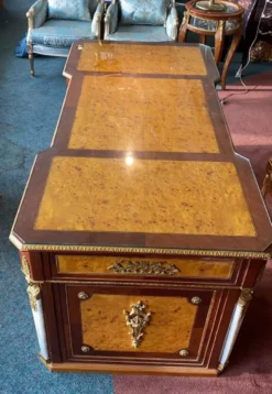 Casa Padrino Barock Schreibtisch Hellbraun / Braun / Messing / Weiß