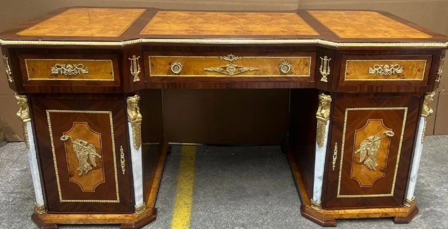 Casa Padrino Barock Schreibtisch Braun / Hellbraun / Weiß / Gold - Handgefertigter Barockstil Massivholz Bürotisch - Büro Möbel im Barockstil - Barock Möbel