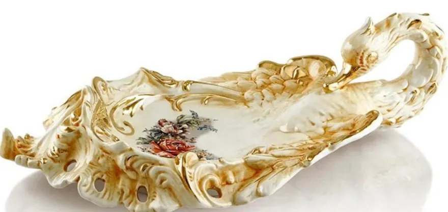 Casa Padrino Barock Serviertablett Schwan mit Blumen Gold / Weiß / Mehrfarbig 54 x 30 x H. 16 cm - Handbemaltes Keramik Tablett im Barockstil
