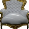 Casa Padrino Barock Sessel King in Weiß und Gold - Prunkvoller Armlehnstuhl aus Massivholz in Lederoptik - 120 x 85 x 85 cm