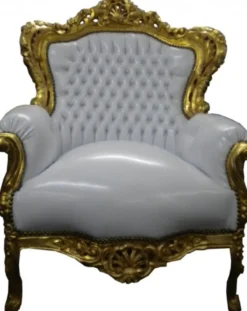 Casa Padrino Barock Sessel King in Weiß und Gold - Prunkvoller Armlehnstuhl aus Massivholz in Lederoptik - 120 x 85 x 85 cm