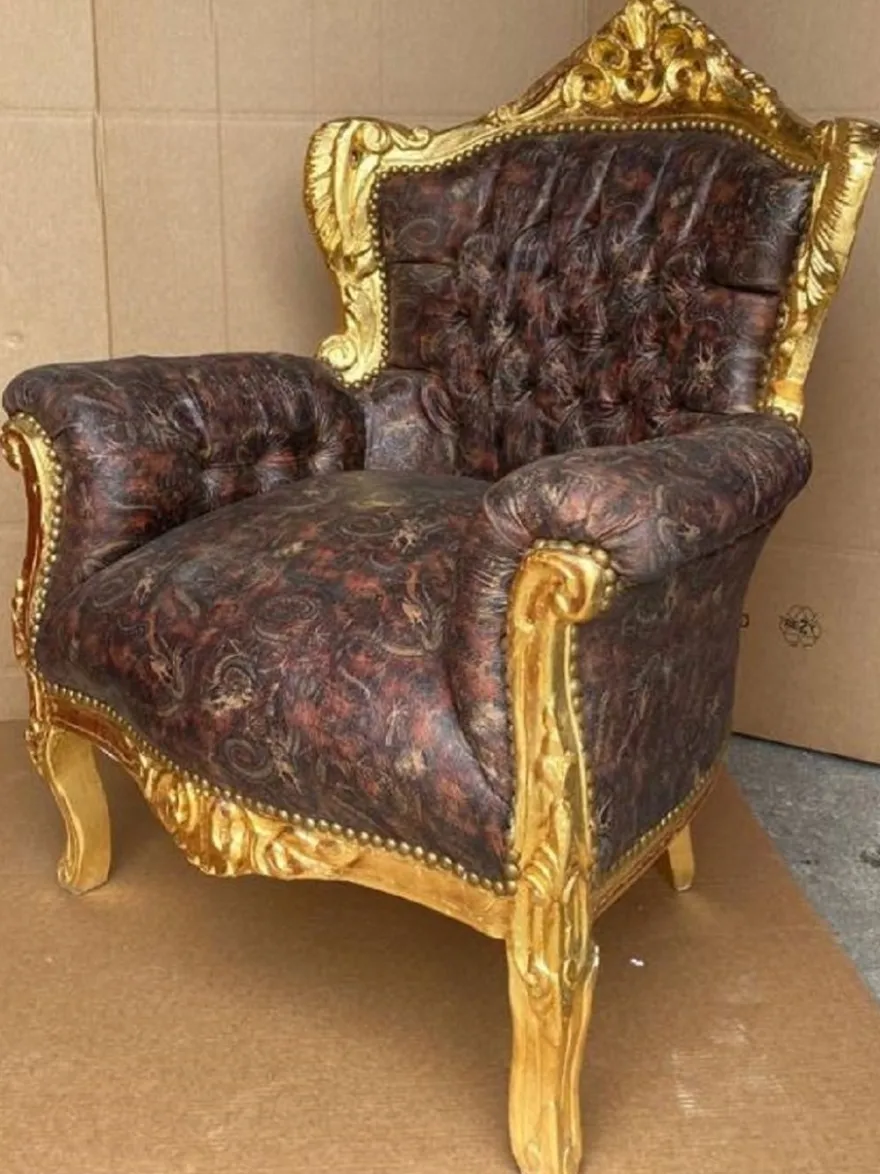 Casa Padrino Barock Sessel Mehrfarbig / Gold - Handgefertigter Massivholz Wohnzimmer Sessel mit Kunstleder - Antik Stil Wohnzimmer Sessel - Barock Wohnzimmer Möbel