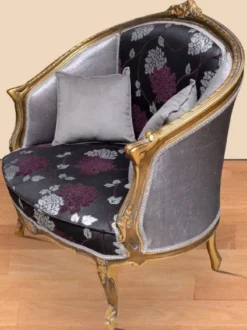 Casa Padrino Barock Sessel mit elegantem Muster Schwarz / Lila / Silber / Gold - Barockstil Wohnzimmer Sessel - Antik Stil Sessel - Barockstil Wohnzimmer Möbel - Barock Möbel - Barock Einrichtung