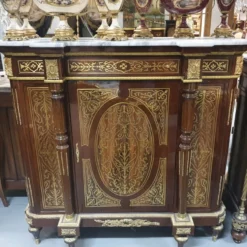 Casa Padrino Barock Sideboard Braun / Gold / Weiß - Handgefertigter Barockstil Massivholz Schrank mit Marmorplatte - Wohnzimmer Möbel im Barockstil - Antik Stil Möbel - Barock Möbel