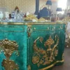 Casa Padrino Barock Sideboard Malachitgrün / Gold - Handgefertigter Barockstil Massivholz Schrank mit 2 Türen und 2 Schubladen - Wohnzimmer Möbel im Barockstil - Barock Möbel - Edel & Prunkvoll