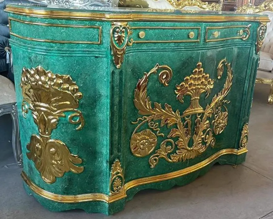 Casa Padrino Barock Sideboard Malachitgrün / Gold - Handgefertigter Barockstil Massivholz Schrank mit 2 Türen und 2 Schubladen - Wohnzimmer Möbel im Barockstil - Barock Möbel - Edel & Prunkvoll