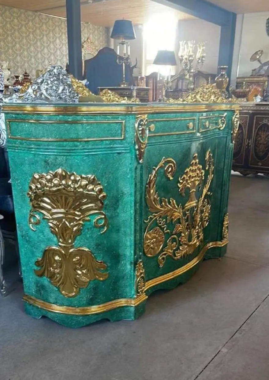 Casa Padrino Barock Sideboard Malachitgrün / Gold - Handgefertigter Barockstil Massivholz Schrank mit 2 Türen und 2 Schubladen - Wohnzimmer Möbel im Barockstil - Barock Möbel - Edel & Prunkvoll