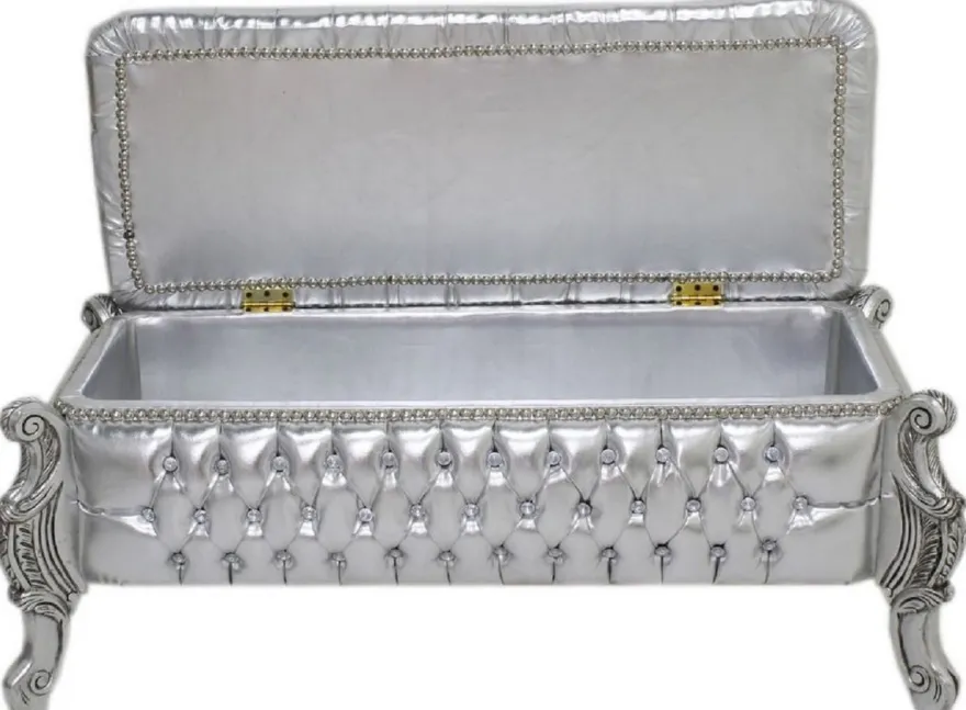 Casa Padrino Barock Sitzbank / Truhe Silber Lederoptik / Silber - Gepolsterte Massivholz Bank mit Glitzersteinen - Möbel im Barockstil