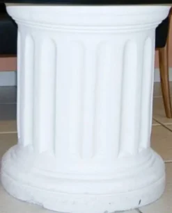 Casa Padrino Barock Sockel Weiß Ø 48 x H. 59 cm - Prunkvoller Gartensockel im Barockstil - Runder Gartendeko Stein Sockel - Barock Garten & Terrassen Deko Accessoires