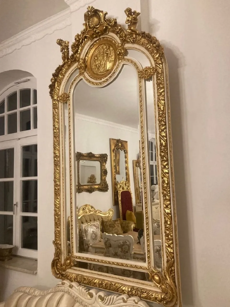 Casa Padrino Barock Spiegel Gold / Cremeweiß - Handgefertigter Barockstil Wandspiegel mit eleganten Verzierungen und dekorativen Engelsfiguren - Barock Möbel - Edel & Prunkvoll