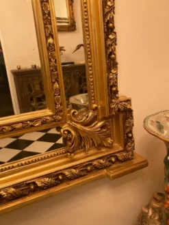 Casa Padrino Barock Spiegel Gold - Handgefertigter Antik Stil Wandspiegel mit dekorativen Engelsfiguren - Wohnzimmer Spiegel - Garderoben Spiegel - Prunkvolle Barock Möbel