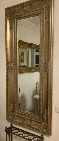 Casa Padrino Barock Spiegel Gold - Rechteckiger Wandspiegel mit Verzierungen - Barockstil Wandspiegel - Barock Garderoben Spiegel - Barock Möbel - Möbel Barockstil - Edel & Prunkvoll