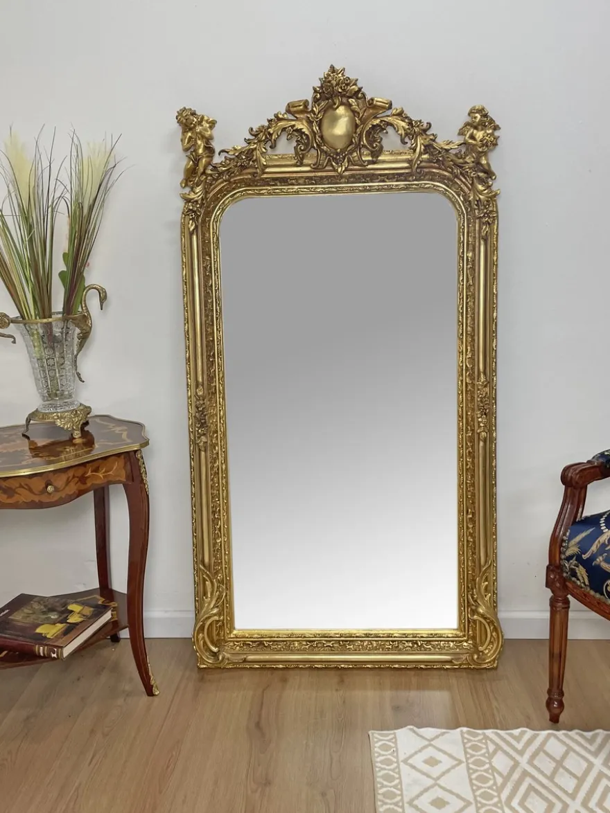 Casa Padrino Barock Spiegel Gold 85 x H. 160 cm - mit Kartusche und Engeln - Prunkvoller Wandspiegel im Barockstil - Antik Stil Garderoben Spiegel - Wohnzimmer Spiegel - Barock Möbel