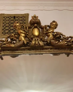 Casa Padrino Barock Spiegel Gold - Barockstil Spiegel mit Verzierungen - Rechteckiger Barockstil Wandspiegel - Barock Garderoben Spiegel - Barock Möbel - Möbel Barockstil - Edel & Prunkvoll