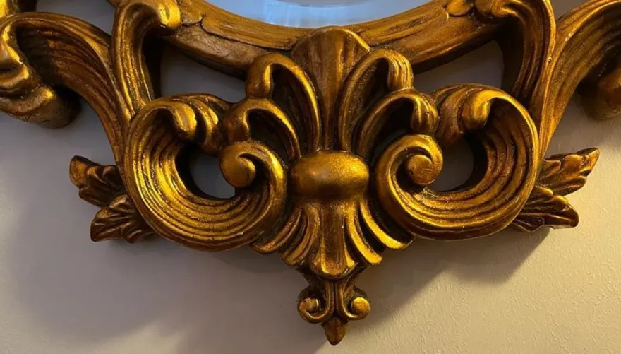 Casa Padrino Barock Spiegel Gold - Prunkvoller Wandspiegel mit Verzierungen - Barock Garderoben Spiegel - Barockstil Wandspiegel - Barock Möbel - Möbel Barockstil - Edel & Prunkvoll