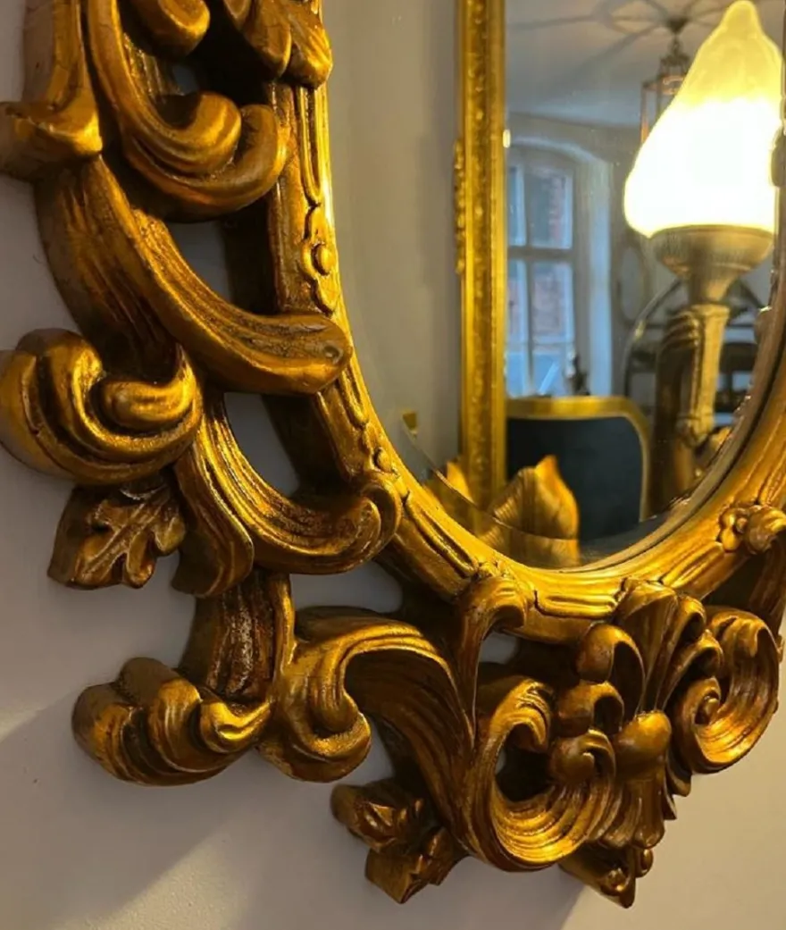 Casa Padrino Barock Spiegel Gold - Prunkvoller Wandspiegel mit Verzierungen - Barock Garderoben Spiegel - Barockstil Wandspiegel - Barock Möbel - Möbel Barockstil - Edel & Prunkvoll