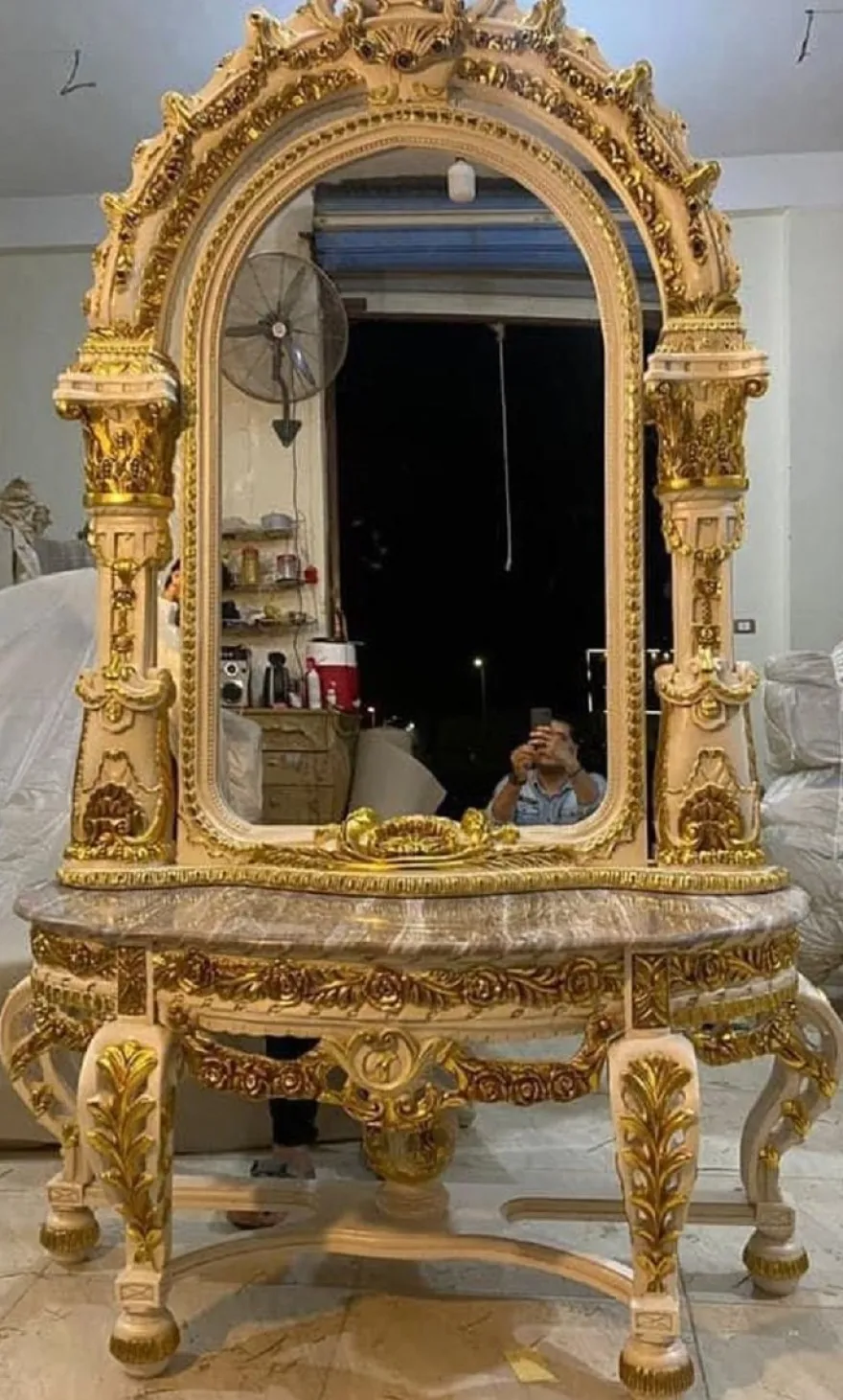 Casa Padrino Barock Spiegelkonsole mit Marmorplatte Creme / Gold / Grau - Prunkvolle Barock Konsole mit Spiegel - Garderoben Möbel Barockstil - Barock Möbel - Antik Stil Möbel - Edel & Prunkvoll