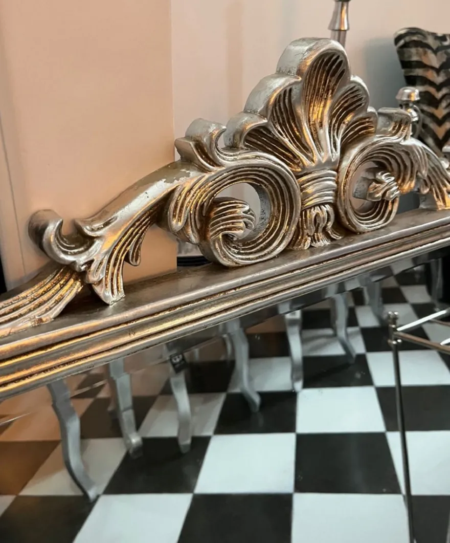 Casa Padrino Barock Spiegel Silber - Handgefertigter Wandspiegel mit eleganten Verzierungen - Prunkvoller Barockstil Wandspiegel - Barock Garderoben Spiegel - Barock Möbel - Edel & Prunkvoll