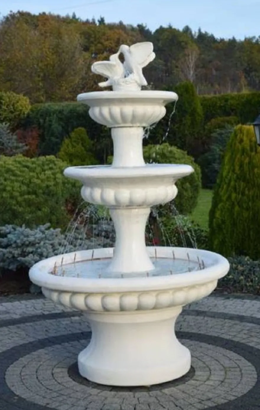 Casa Padrino Barock Springbrunnen mit 2 dekorativen Tauben Weiß Ø 120 x H. 186 cm - Prunkvoller Gartenbrunnen im Barockstil - Runder Gartendeko Stein Brunnen - Barock Garten Deko Accessoires