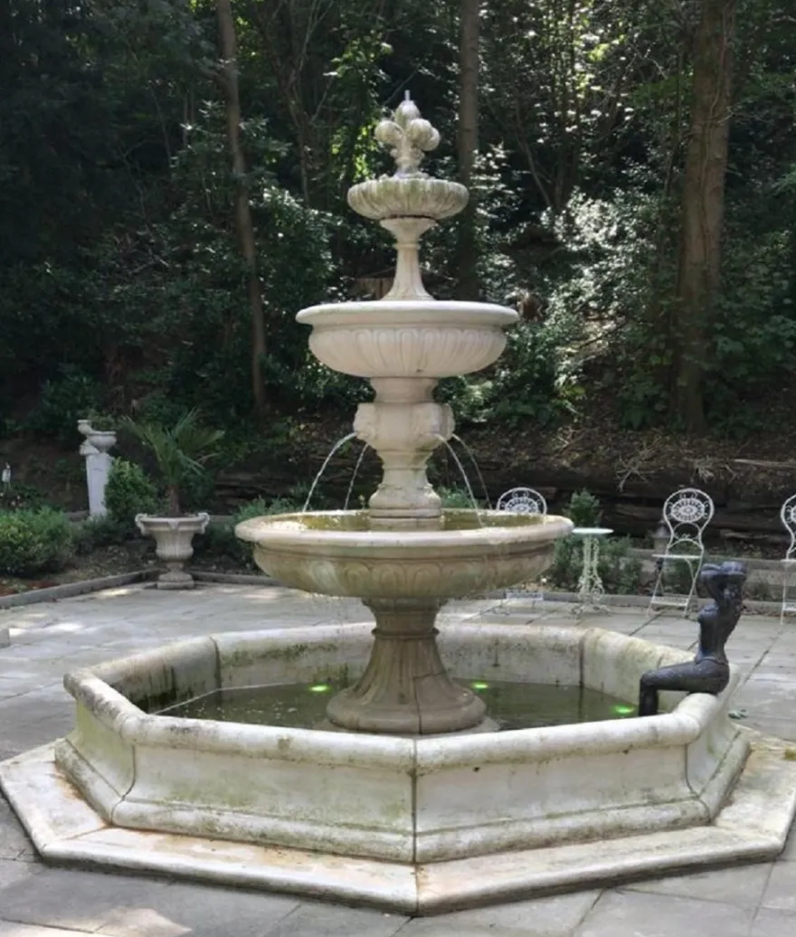 Casa Padrino Barock Springbrunnen mit Umrandung Grau Ø 350 x H. 280 cm - Gartenbrunnen - Gartendeko Brunnen - Prunkvolle Barock Garten Deko Accessoires