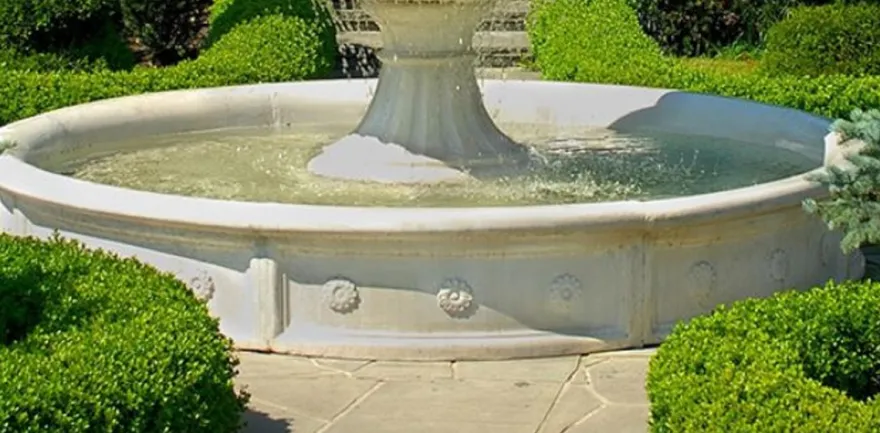 Casa Padrino Barock Springbrunnen Umrandung Weiß Ø 265 x H. 40 cm - Runde Gartenbrunnen Umrandung - Brunnen Umrandung - Prunkvolle Gartendeko im Barockstil