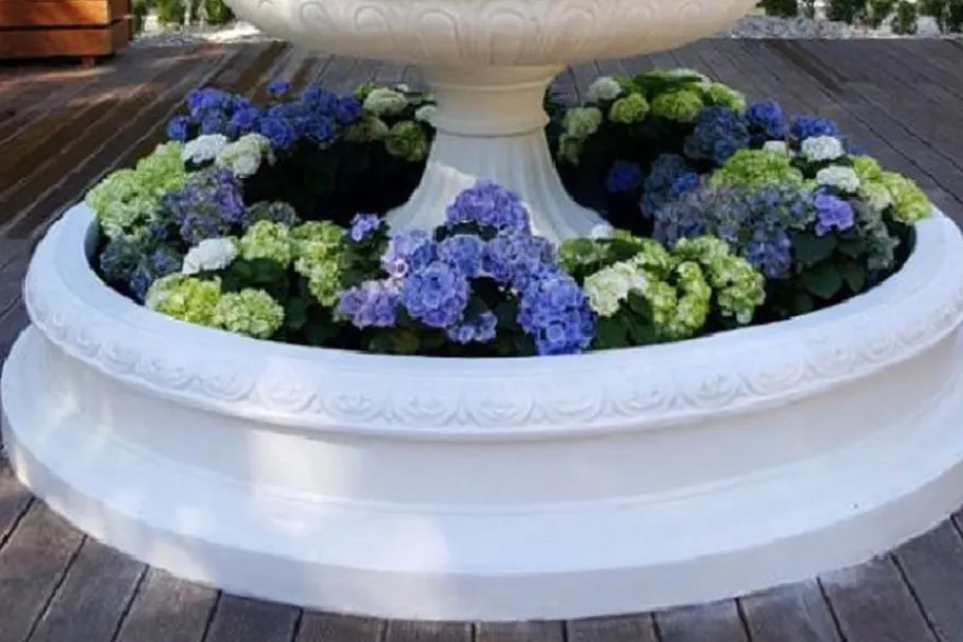 Casa Padrino Barock Springbrunnen Umrandung Weiß Ø 240 x H. 38 cm - Prunkvolle Gartenbrunnen Umrandung - Barockstil Brunnen Umrandung - Gartendeko im Barockstil - Barock Garten Accessoires