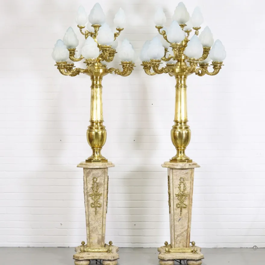 Casa Padrino Barock Stand Kronleuchter Set mit Marmor Säulen Creme / Gold 80 x 200 cm