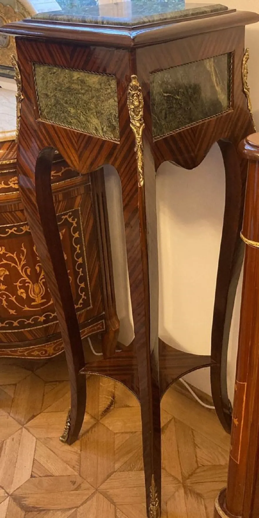 Casa Padrino Barock Säule Braun / Grün / Gold - Handgefertigter Antik Stil Massivholz Beistelltisch mit Marmorplatte - Wohnzimmer Möbel im Barockstil - Antik Stil Möbel - Barock Möbel