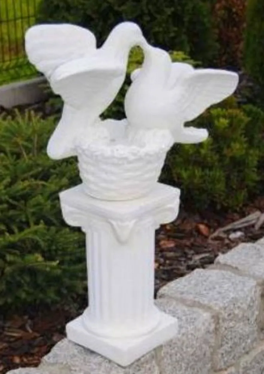 Casa Padrino Barock Säule mit Korb und Tauben Weiß 40 x 35 x H. 104 cm - Prunkvolle Gartensäule im Barockstil - Gartendeko Stein Säule - Barock Garten & Terrassen Deko Accessoires