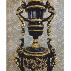 Casa Padrino Barock Säule mit Vase und Adler Schwarz / Gold H. 260 cm - Barock Möbel