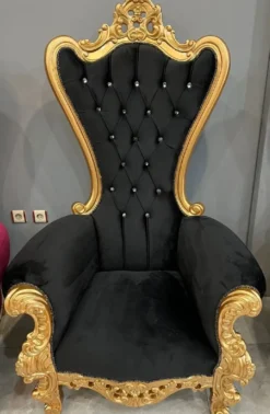 Casa Padrino Barock Thron Sessel mit edlem Samtstoff und Glitzersteinen Schwarz / Gold - Prunkvoller Barockstil Königssessel - Barockstil Hochzeitssessel - Barockstil Riesensessel - Barock Möbel