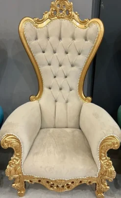 Casa Padrino Barock Thron Sessel mit edlem Samtstoff und Glitzersteinen Beige / Gold - Handgefertigter Königssessel im Barockstil - Prunkvoller Hochzeitssessel - Barock Riesensessel - Barock Möbel