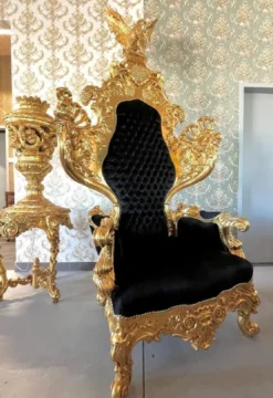 Casa Padrino Barock Thron Sessel mit Adler Skulptur Schwarz / Gold