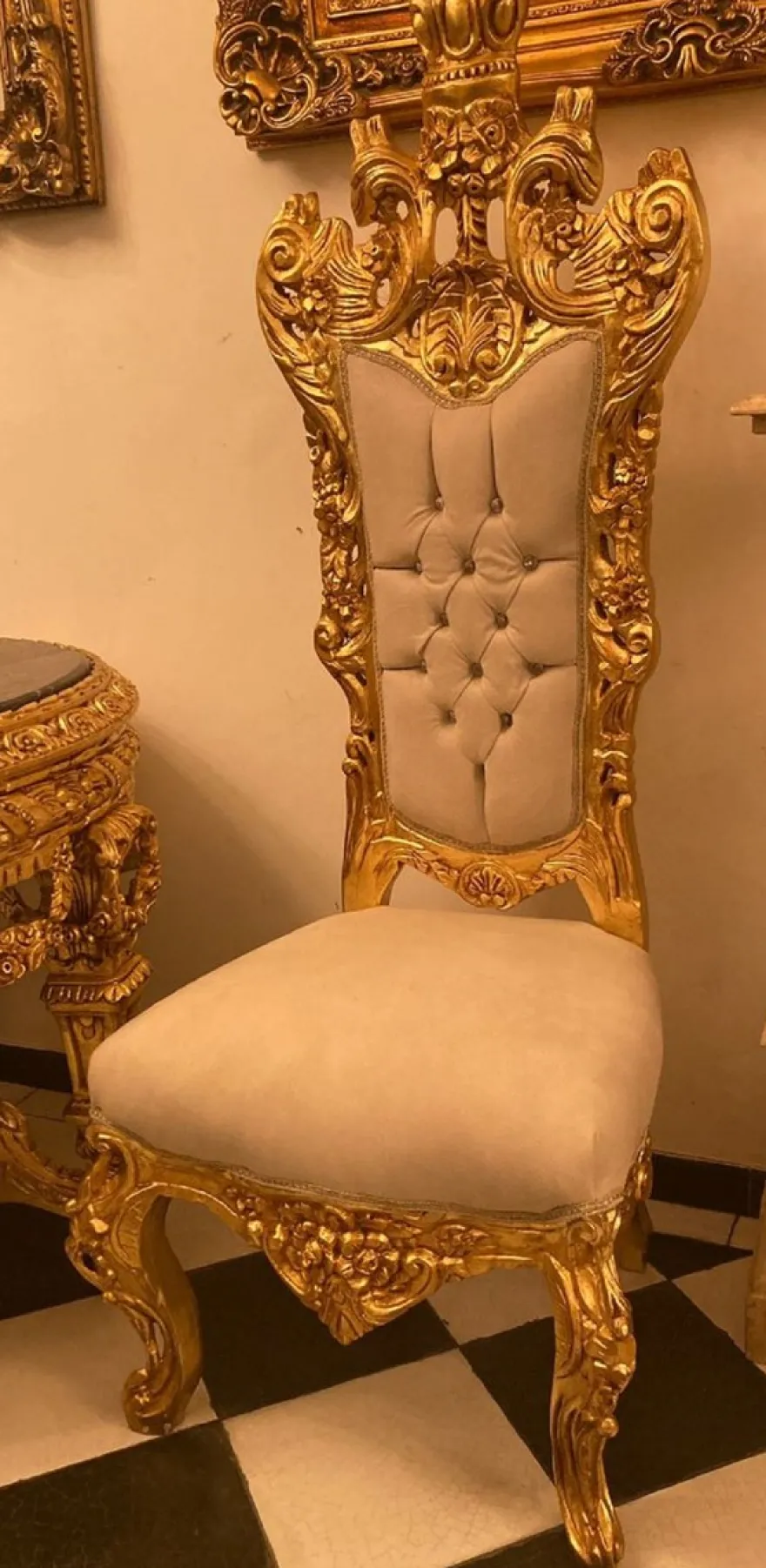 Casa Padrino Barock Thron Stuhl Creme / Gold - Handgefertigter Hochlehn Esszimmer Stuhl mit Samtstoff und Glitzersteinen - Barock Esszimmer Möbel
