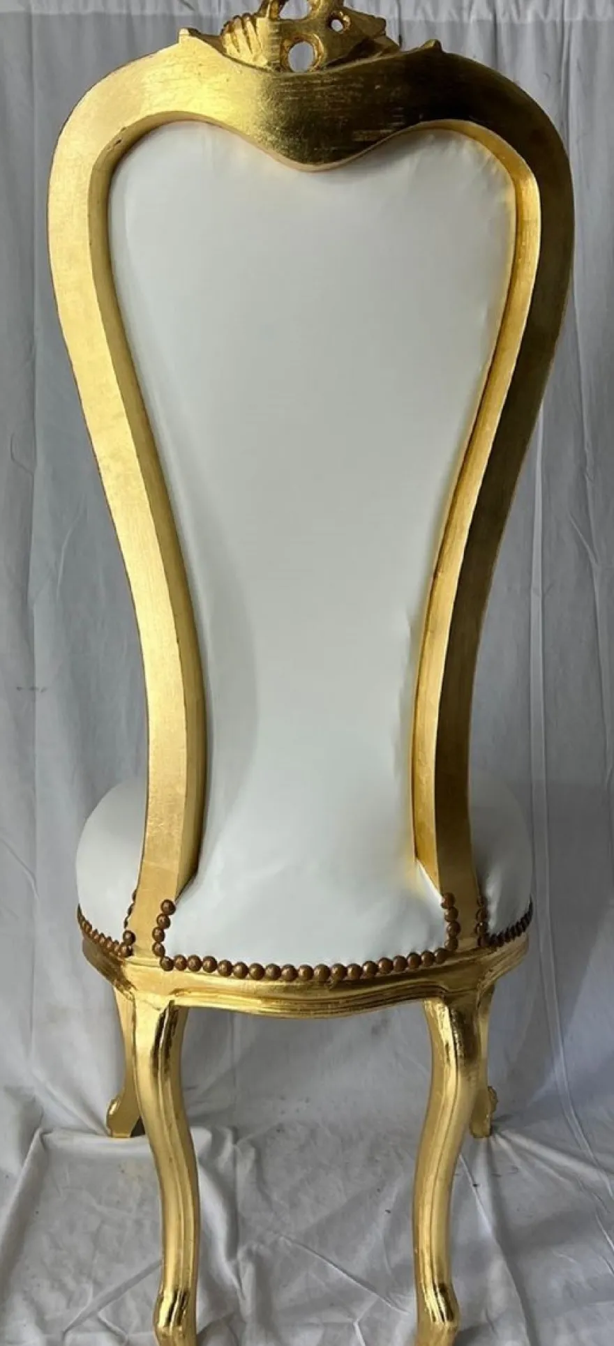 Casa Padrino Barock Thron Stuhl mit Kunstleder und Glitzersteinen Weiß / Gold - Barock Möbel Hochzeit Sessel