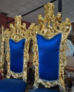 Casa Padrino Barock Thron Stuhl Royalblau / Gold - Handgefertigter Hochlehn Esszimmer Stuhl mit Samtstoff - Barock Esszimmer Möbel